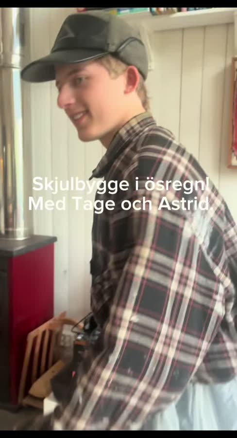 Skulbygge i ösregn
